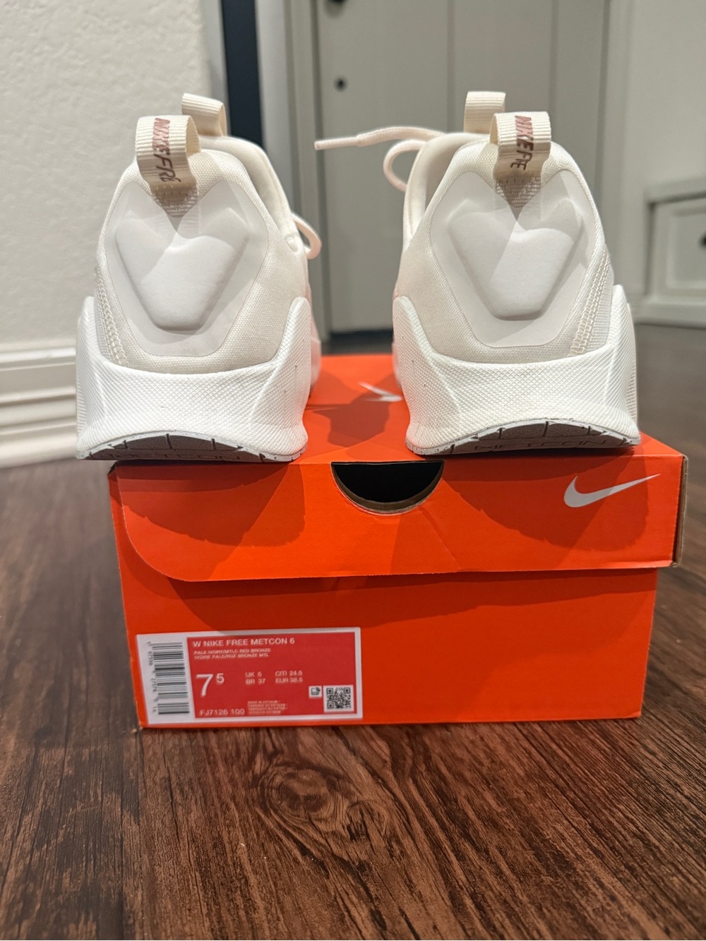 Women’s Nike Metcon 6 - Picture 2 of 7